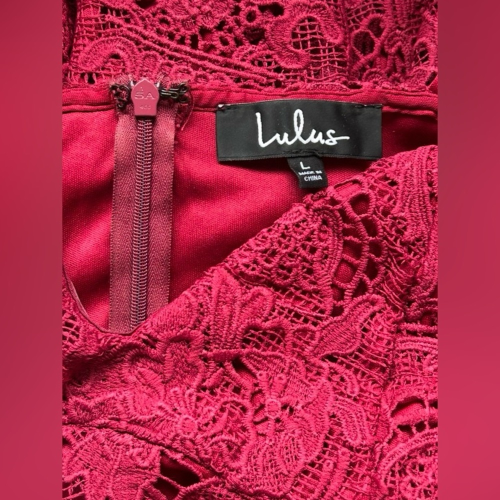 ♥️LULUS! “SO ADORED” BURGUNDY CROCHET LACE SLEEVELESS HIGH-LOW DRESS! ♥️ - Picture 6 of 16